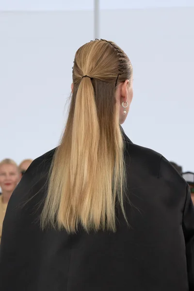 Look 17